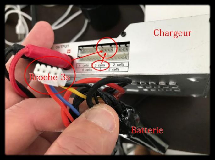 Étape 3 : brancher la batterie (photo 3)